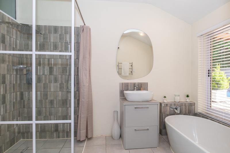 5 Bedroom Property for Sale in Meadowridge Western Cape